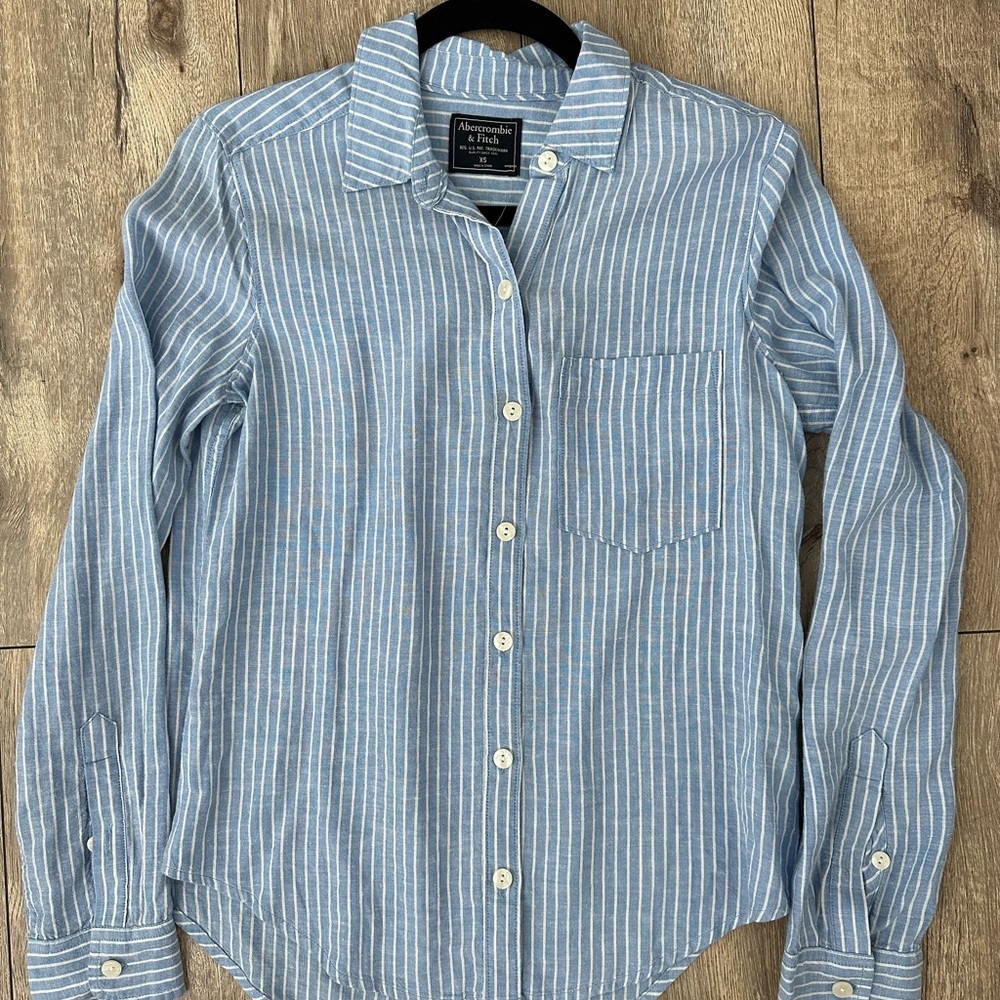 Abercrombie & Fitch Button-Down Blouse